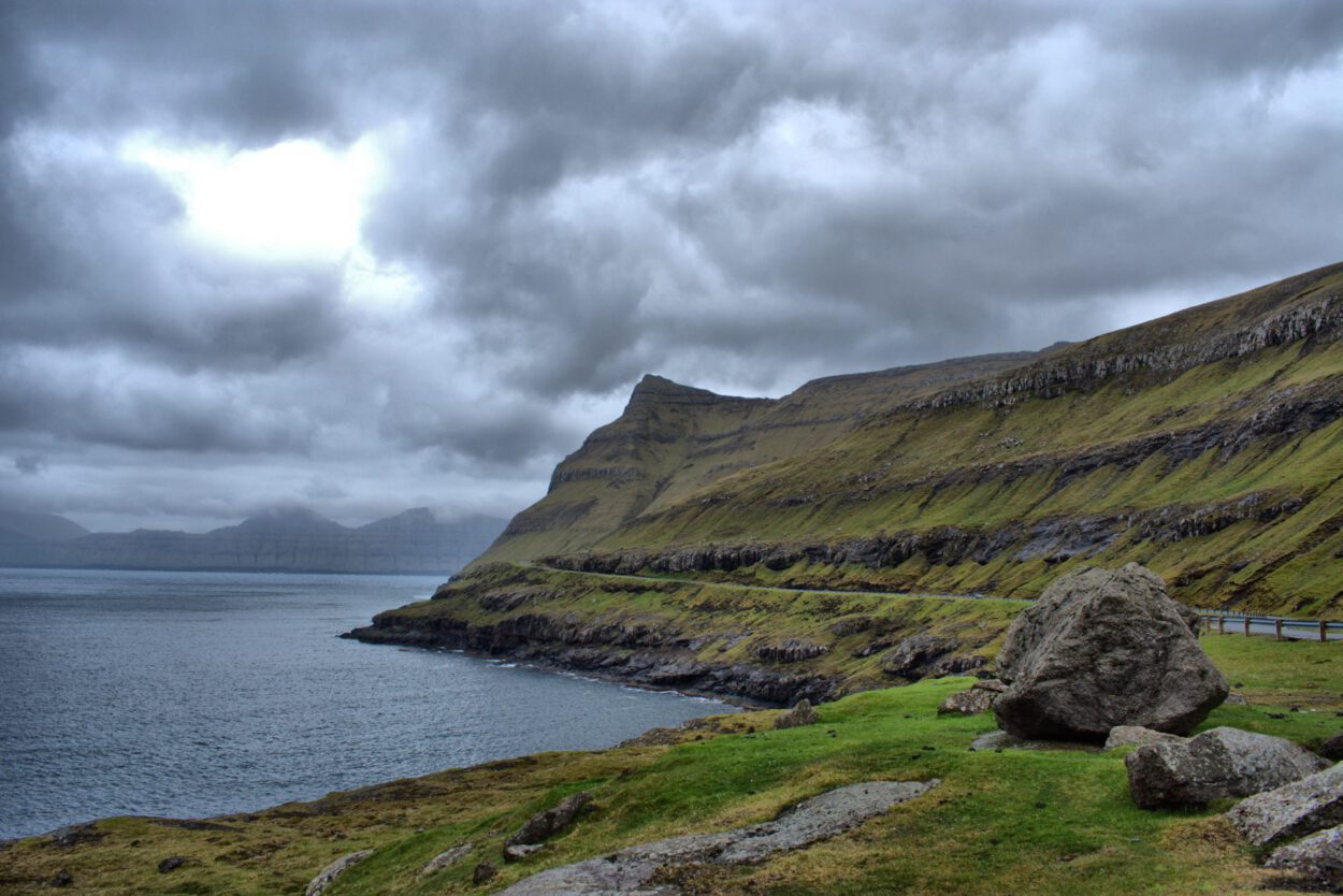 Die Fjorde der Färöer-Inseln, die Fjorde der Färöer-Inseln, die Fjorde der Ferne.