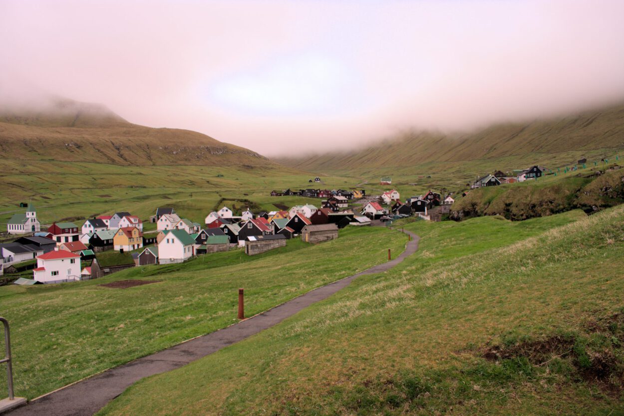 Ein kleines Dorf in Island.