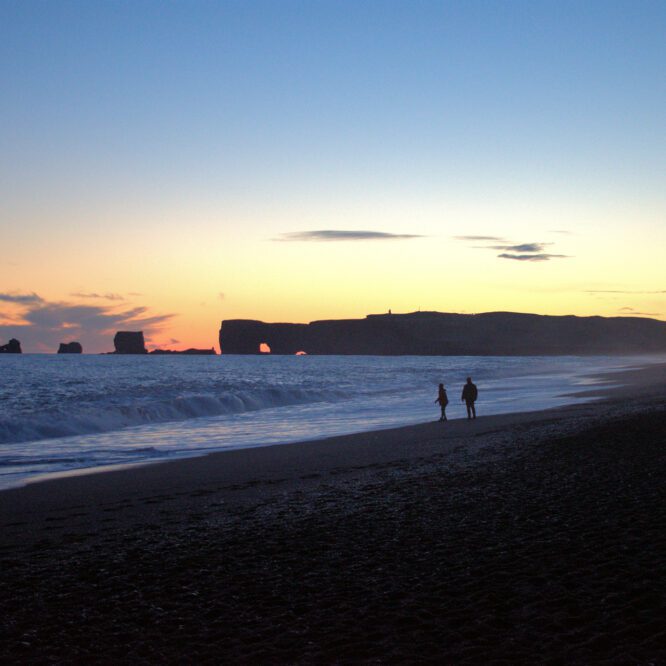 Schwarzer Sand auf Island