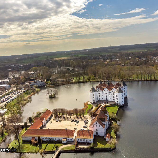 Glücksburg und die Heiratstauben